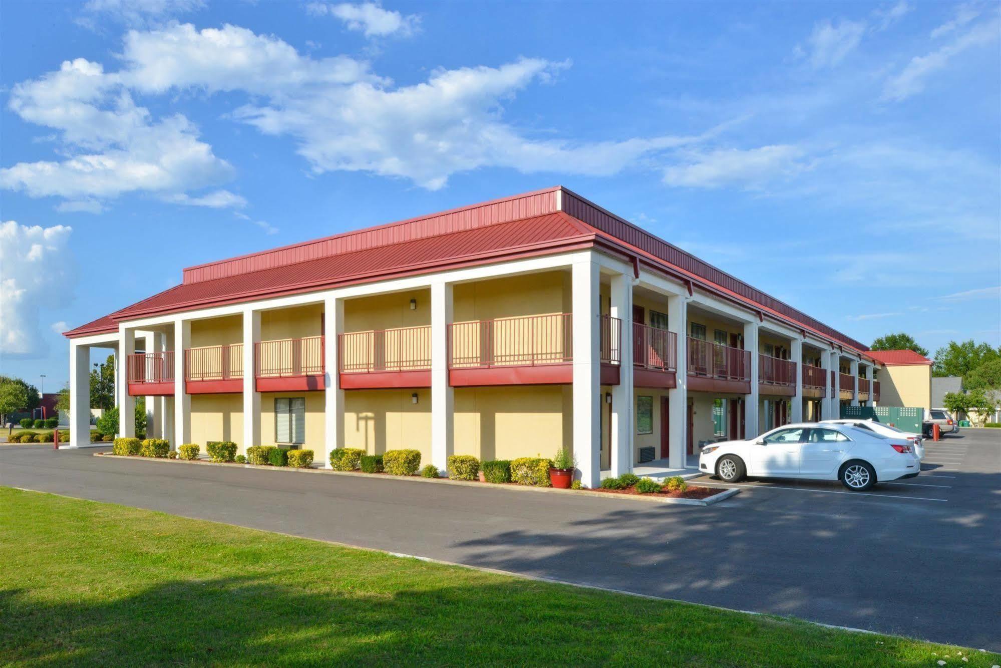 Americas Best Value Inn Tupelo Barnes Crossing Exterior photo